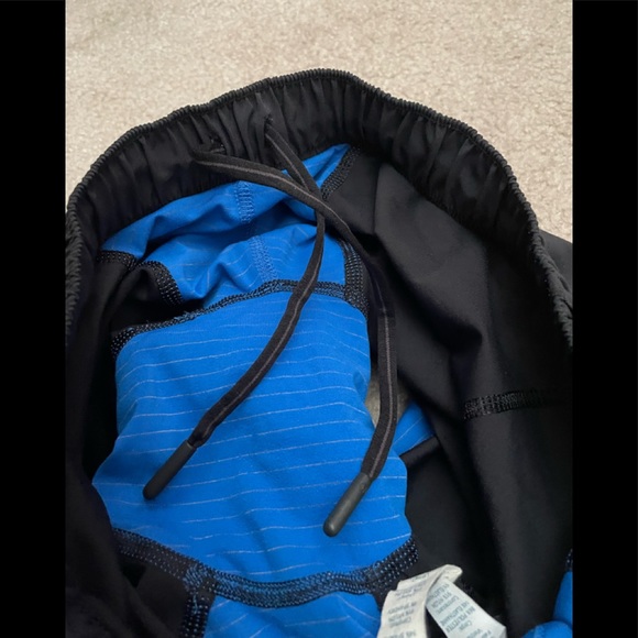 LULULEMON Men’s License to Train” Lined black shorts with reflective detail - Picture 2 of 11